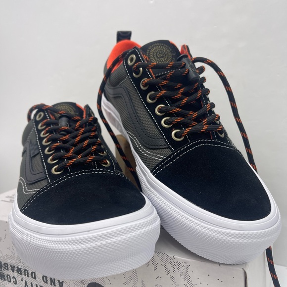 Vans Men's Skate Old Skool
Spitfire Black/Flame
VN0A5FCBBFM Sneakers - Picture 3 of 16